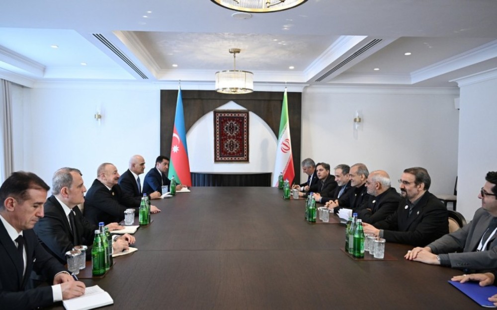 İlham Əliyevlə Pezeşkianın görüşü oldu -FOTO (YENİLƏNİB)